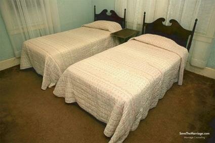 Save The Marriage : Bed